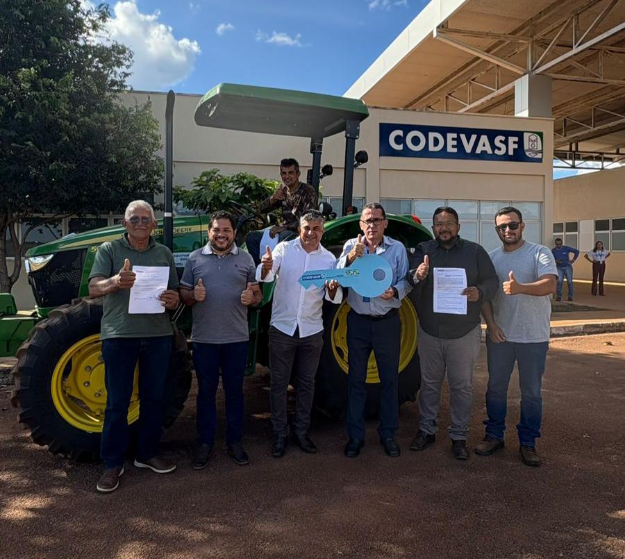 Sandolândia Recebe Novo Trator através de Emenda Parlamentar